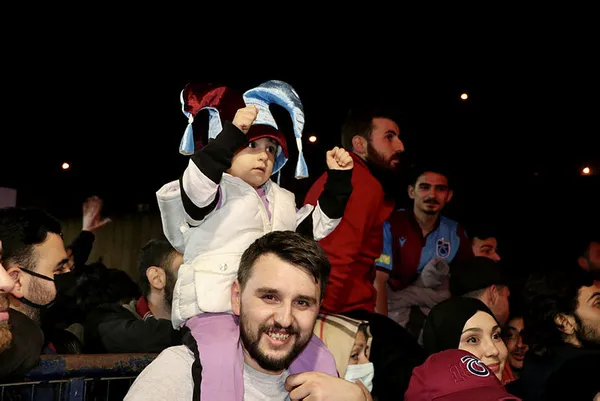 ozel-haber-i-1650796330264.jpg Özel Haber I Trabzon'da şampiyonluk heyecanı! Biletler tükendi-3