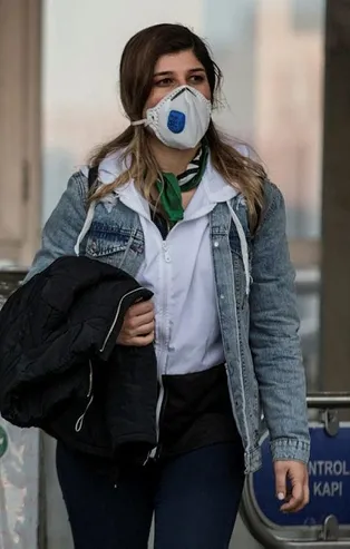 İstanbul'da toplu taşımada maskeli dönem başladı