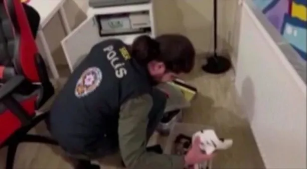 besiktasin-ismini-kullanip-taraftari-dolandiracaklardi-sahte-coinci-medyum-cikti-1663402681926.jpeg Beşiktaş'ın ismini kullanıp taraftarı dolandıracaklardı! Sahte coinci 'medyum' çıktı-2