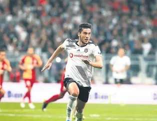 Umut Nayir ayrılmıyor