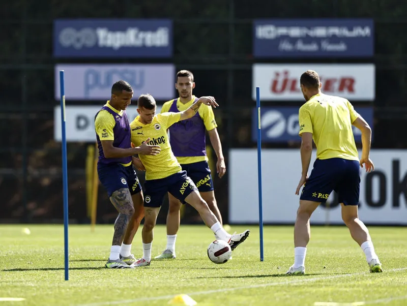 FENERBAHÇE HABERLERİ | İsmail Kartal'dan sürpriz 11 kararı! O isimler kulübede - 10