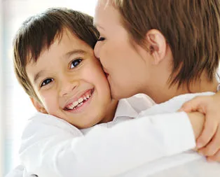 Anneye altın yağıyor