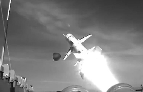 yerli-ve-milli-imkanlarla-uretildi-atmaca-ilk-atisinda-tam-isabet-1612515636290.jpg Yerli ve milli imkanlarla üretildi! Atmaca ilk atışında tam isabet-9