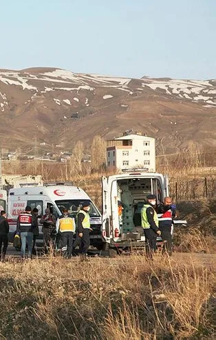 Son dakika: Bitlis'te düzensiz göçmenlerin bulunduğu minibüs takla attı: 4 ölü, 25 yaralı