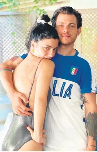 Merve Boluğur’un eski aşkı Burak Dayı takibe aldığı Burcu Özberk’in peşini bırakmıyor!