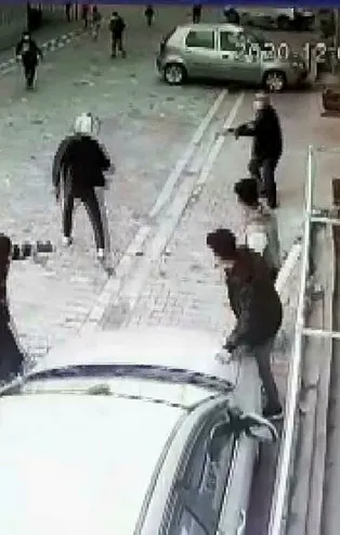 Sokakta top oynayan çocuklara sinirlendi! Pompalı tüfekle dehşet saçtı