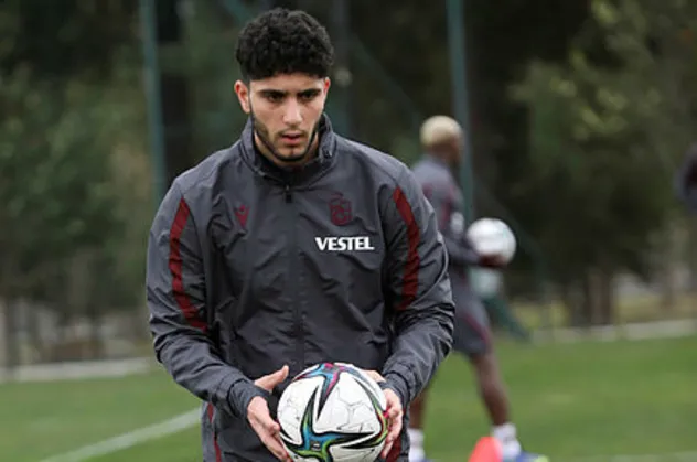 Trabzonspor'da yeni transfer Emrehan Gedikli ilk antrenmana çıktı