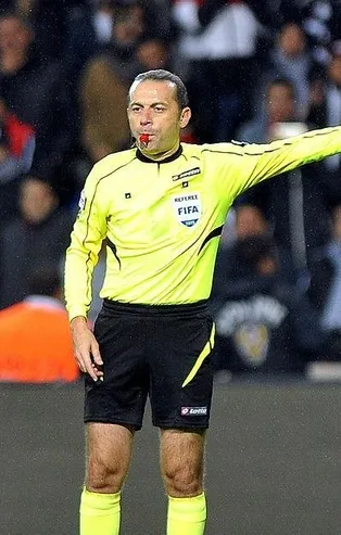 Cüneyt Çakır Porto-Roma maçını yönetecek