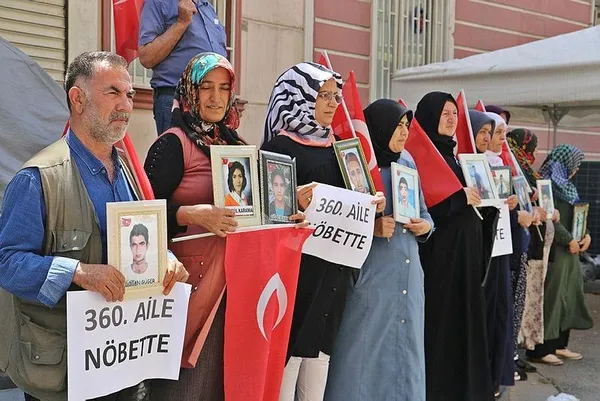 diyarbakirda-evlat-nobetindeki-aile-sayisi-360-oldu-1686669935710.jpeg Diyarbakır’da evlat nöbetindeki aile sayısı 360 oldu!-2