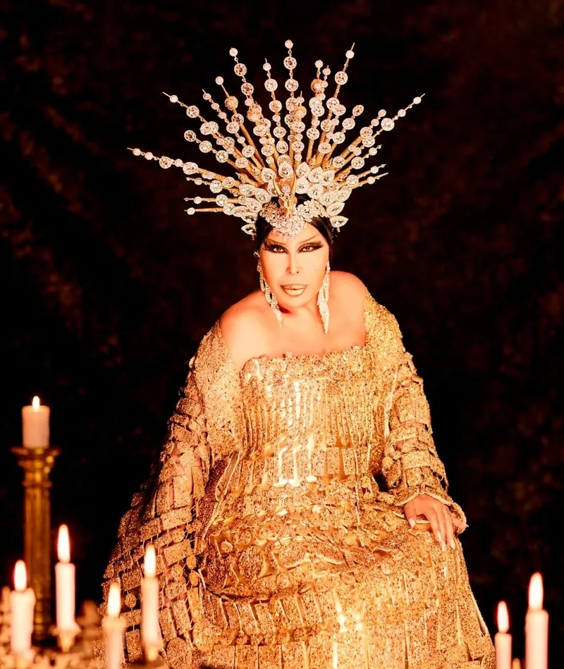 Bülent Ersoy'un trafikteki panik anı: Hayranından "Diva" atağı I "Ödümü patlattın"-7