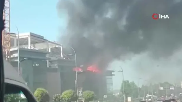istinye-park-avmde-yangin-son-dakika-istinye-park-avm-yangin-sonduruldu-mu-can-kaybi-var-mi-sariyer-yangin-son-1685025491574.jpg İstinye Park AVM'de yangın son dakika! İstinye Park AVM yangın söndürüldü mü? Can kaybı var mı? Sarıyer yangın son dakika görüntüler...-4