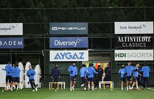 samandirada-her-sey-sil-bastan-baskan-ali-koc-isaret-etti-vitor-pereira-uygulamaya-gecti-1636761324442.jpeg Fenerbahçe'de büyük değişim! Samandıra’da her şey sil baştan: Pereira uygulamaya geçti-5