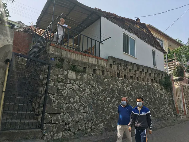 izmitte-koronavirus-vakalarinin-arttigi-2-kokak-karantinaya-alindi-1589459739586.jpg İzmitte koronavirüs vakalarının arttığı 2 sokak karantinaya alındı!-1