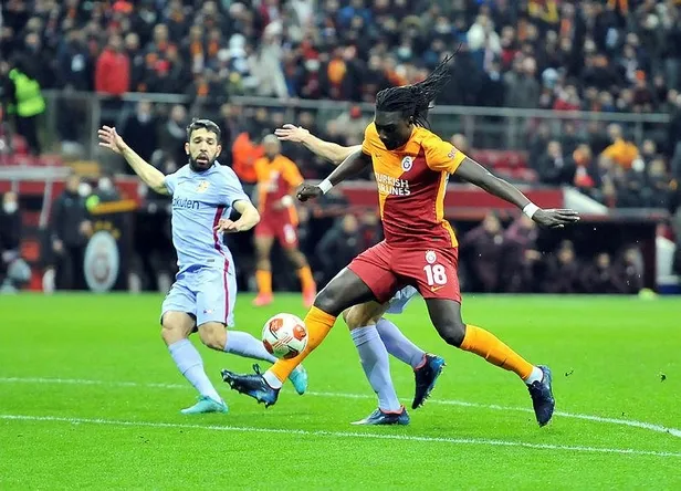galatasaray-uefa-avrupa-ligine-veda-etti-galatasaray-1-2-barcelona-mac-sonucu-ozet-1647546418188.jpeg