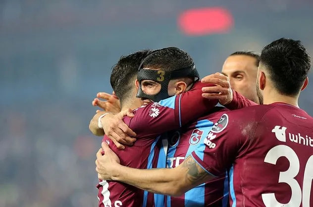 Trabzonspor, İstanbulspor'u 4-0 ile geçti