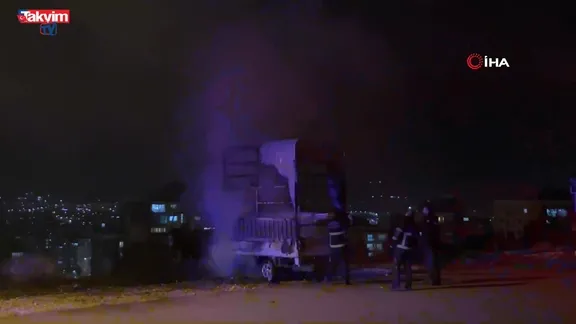 Niğde’de park halindeki kamyonet yandı