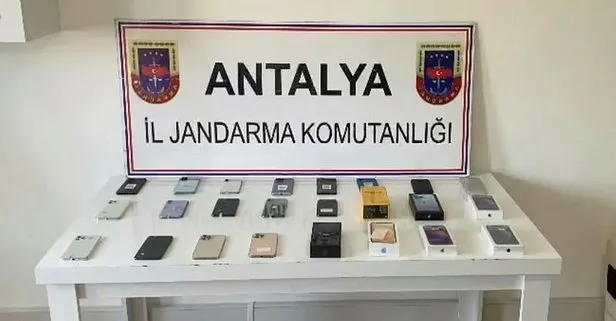 Alanya’da jandarmadan kaçak telefon operasyonu! Piyasa değeri 450 bin lirayı bulan 20 telefon ele geçirildi