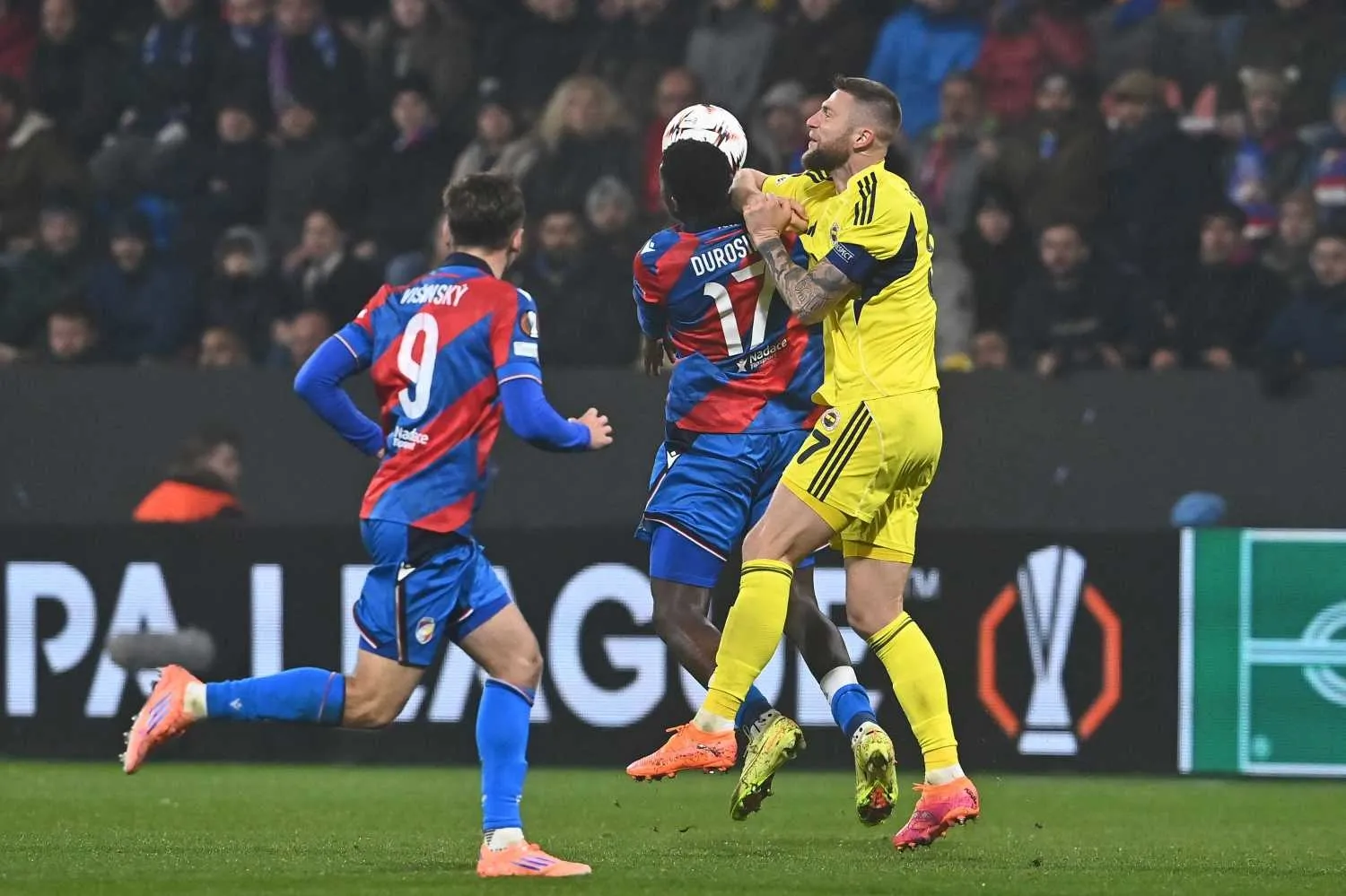 Fenerbahçe'nin eski yıldızı dönüyor! Transfer için Mourinho da devrede - 12