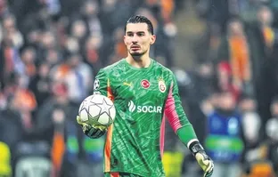Aslanların milli file bekçisi Uğurcan Ederson’u solladı