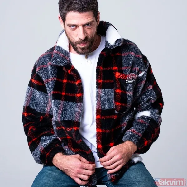 2007-2009 seneleri arasında Antakya'da çekilen "Asi" dizisinde oynayan Hünal, 18 Eylül 2011 tarihinde evlendi. Doğan Atilla adında bir oğlu oldu.