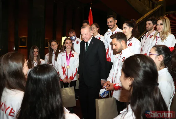 Başkan Erdoğan Avrupa ve dünya şampiyonalarında madalya alan cimnastikçileri kabul etti! - 14