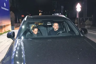 Yeni aşkıyla yakalandı!