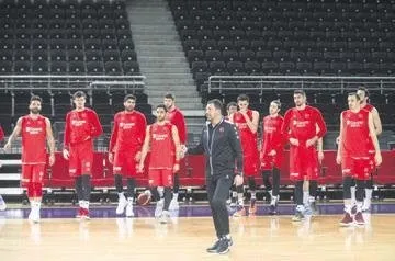 cuneyt-cakira-uefadan-gorev-yurttan-ve-dunyadan-spor-gundemi-1581989472364.jpeg