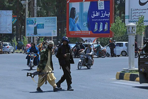 taliban-nedir-taliban-kimdir-yasaklari-nelerdir-talibani-kim-kurdu-1629033344182.jpg Taliban nedir? Taliban kimdir, yasakları nelerdir? Taliban’ı kim kurdu?-4