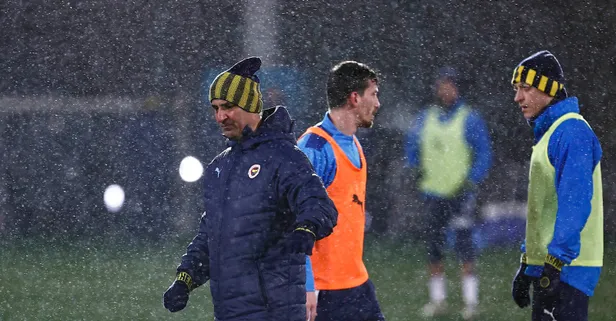 Fenerbahçe'de İsmail Kartal Vitor Pereira'nın 3'lü savunmasını terk etti! Yeni sistem 4-2-3-1