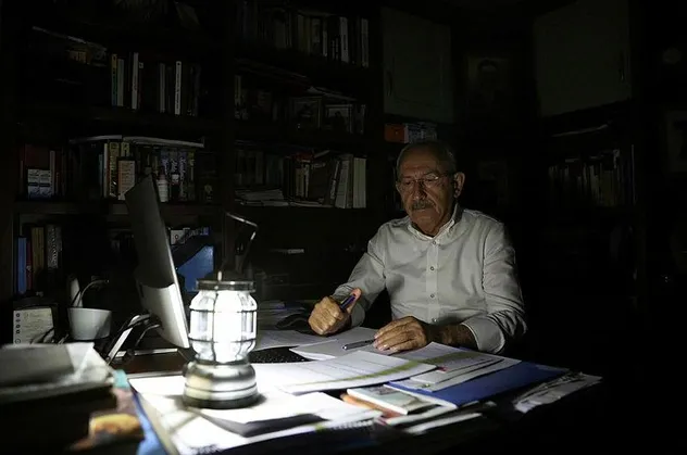 Kılıçdaroğlu'nun elektrik şovunun arkasından tiyatro çıktı! Senaryo Kıvanç Zaimler görüşmesinde mi yazıldı?