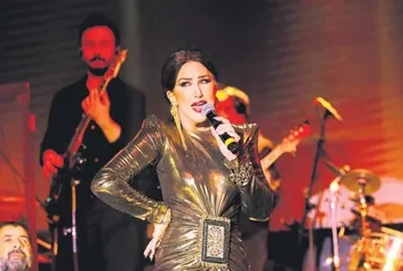 Nükhet Duru Çapa’da Bambaşka Bir Nükhet Duru konseriyle büyüledi!