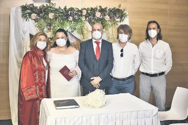 check-uptason-evre-lenfoma-kanser-oldugu-anlasilan-ilker-camuru-hayatinin-aski-kurtardi-1659481786593.jpeg Check-up'tason evre lenfoma kanser olduğu anlaşılan İlker Çamur'u hayatının aşkı kurtardı-3