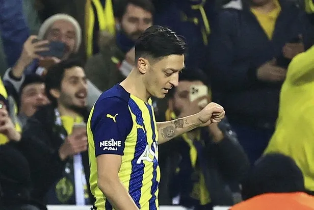 oynamak-istiyor-ama-takimda-yer-bulamiyor-fenerbahcede-mesut-krizi-buyuyor-1642972849960.jpeg