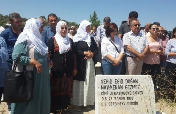 HDP'li vekil PKK'lı teröristin mezarını ziyaret etti!-1