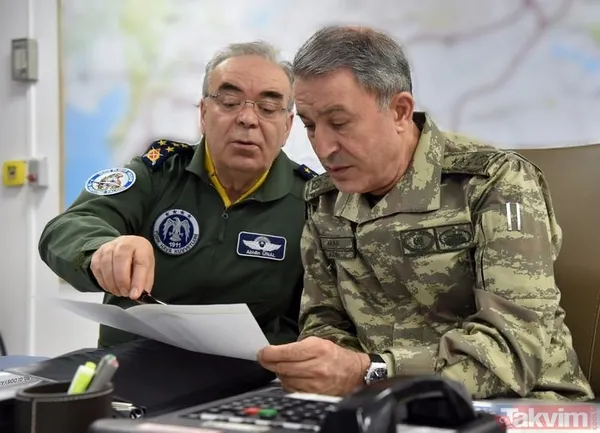 Genelkurmay Başkanı Orgeneral Hulusi Akar, Genelkurmay Karargahı'ndaki merkezden harekatı takip etti.