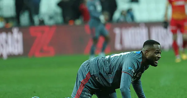 Beşiktaş’ın eski golcüsü Larin’den sürpriz transfer! Yeni adresini duyurdular