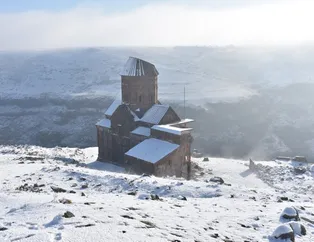 Beyaza bürünen Ani Ören Yeri'ne turist akını! UNESCO'nun listesinde yer alıyordu...
