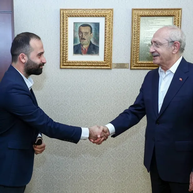 chp-genclik-kollari-genel-baskan-yardimcisi-cem-karagol-kredi-karti-dolandiriciligindan-tutuklandi-1650207215604.jpg CHP Gençlik Kolları Genel Başkan Yardımcısı Cem Karagöl kredi kartı dolandırıcılığından tutuklandı!-2