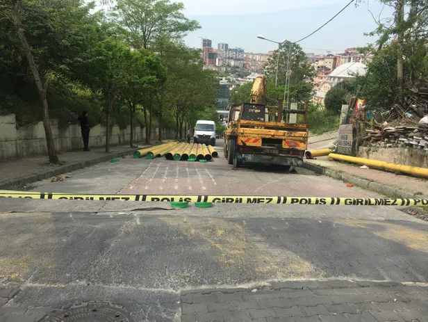 Kağıthane’de faciadan dönüldü! Kopan halat araca ok gibi saplandı-3