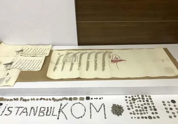Kaçakçılık operasyonunda "Divan-ı Humayun beratları" ele geçirildi-5