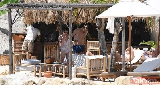 Demet Akalın bikini üstünü çıkarttı yarı çıplak haliyle olay! O görüntüyü gören dönüp bir daha baktı: "Gözümüze soktu" - 40