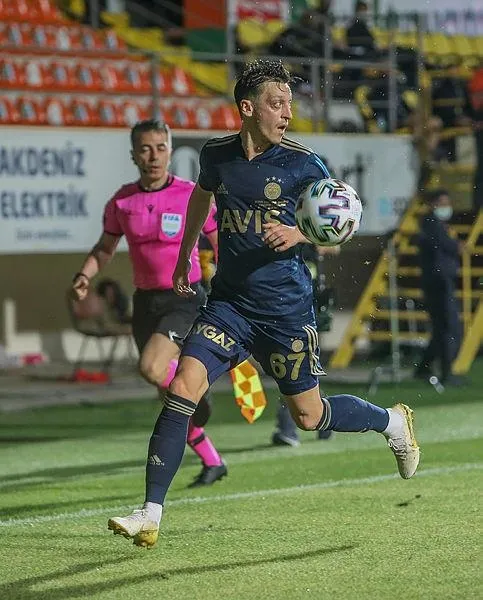 Yılın transferi Mesut Özil'den Fenerbahçe'ye katkı gelmedi: Fizik-kondisyon olarak da hiç hazır değil-4