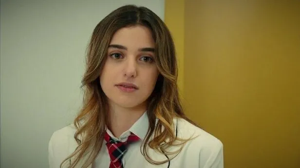 baba-dizisinin-oyuncu-kadrosu-aciklandi-basliyor-haluk-bilginer-ve-kardeslerimin-melisasi-damlasu-ikizoglu-ayni-sahnede-1640255520041.jpg Haluk Bilginer ve Kardeşlerim'in Melisa'sı Damlasu İkizoğlu aynı sahnede! Baba dizisinin oyuncu kadrosu açıklandı, başlıyor-3