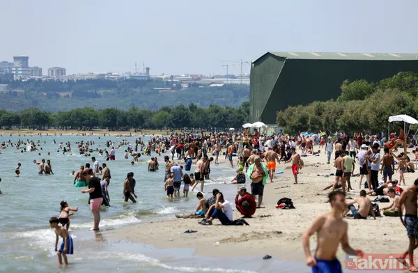İstanbullular Kurban Bayramı'nda halk plajına akın etti - 11