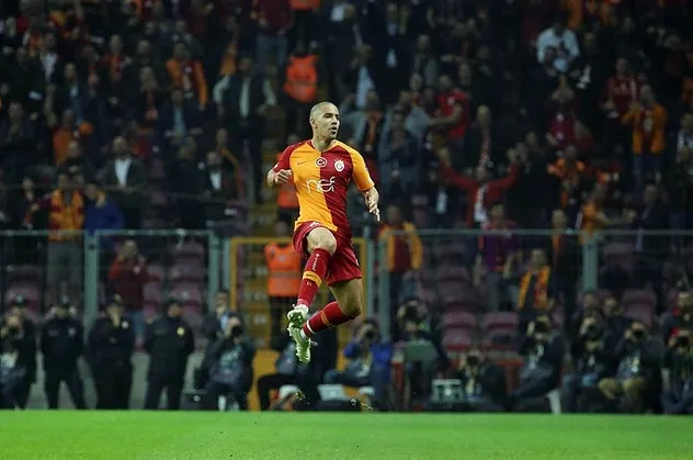 Galatasaray Antalya'yı 5'ledi, lider Başakşehir'e sert bir mesaj gönderdi!