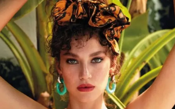 Melisa Şenolsun yine cüretkar sınır tanımıyor! Bu kez mayosula suda uyku pozunu paylaştı şimdi 'geceyle yüz yüze...'-6