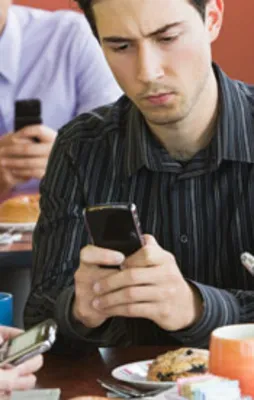 Akıllı telefon kullanırken "mesaj boynu"na dikkat