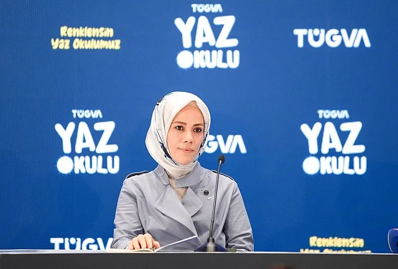 esra-albayraktan-ailelere-dijital-bagimlilik-uyarisi-kuzularimizi-kurda-yem-etmeyecegiz-tugvadan-yaz-okulu-pro-1779285468021.jpeg Esra Albayrak'tan ailelere "dijital bağımlılık" uyarısı: Kuzularımızı kurda yem etmeyeceğiz | TÜGVA'dan Yaz Okulu Programı-4