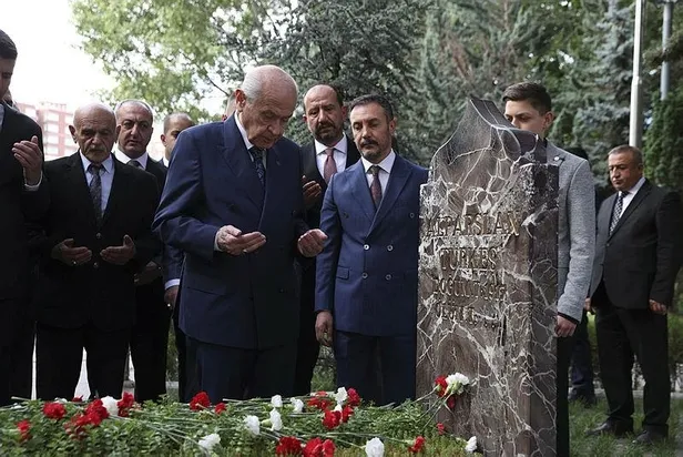 mhp-genel-baskani-bahceliden-kilicdarogluna-merdan-yanardag-tepkisi-ihanetin-serbestligi-olmaz-1687932856860.jpeg MHP Genel Başkanı Bahçeli'den Kılıçdaroğlu'na 'Merdan Yanardağ' tepkisi: İhanetin serbestliği olmaz-3