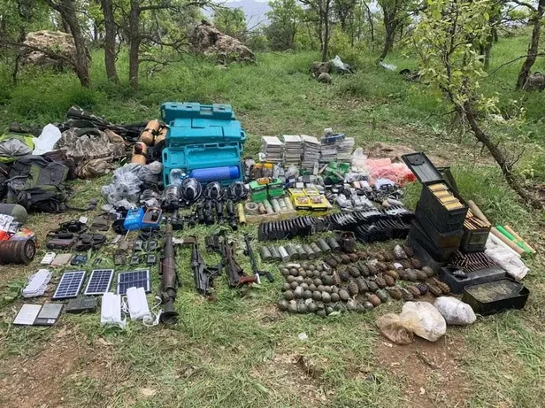 milli-savunma-bakanligi-duyurdu-pence-kilit-bolgesinde-teroristlerin-silah-ve-muhimmati-imha-ediliyor-1653131613081.jpeg Milli Savunma Bakanlığı duyurdu: 'Pençe-Kilit' bölgesinde teröristlerin silah ve mühimmatı imha ediliyor-1